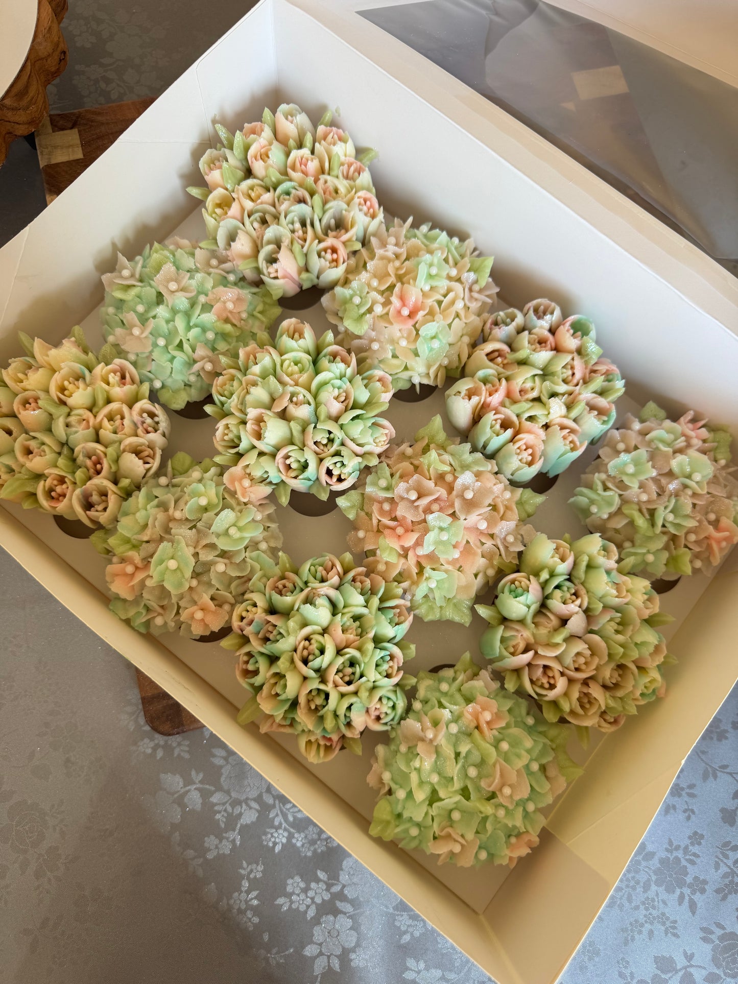 Cupcakes Florals Box of 12