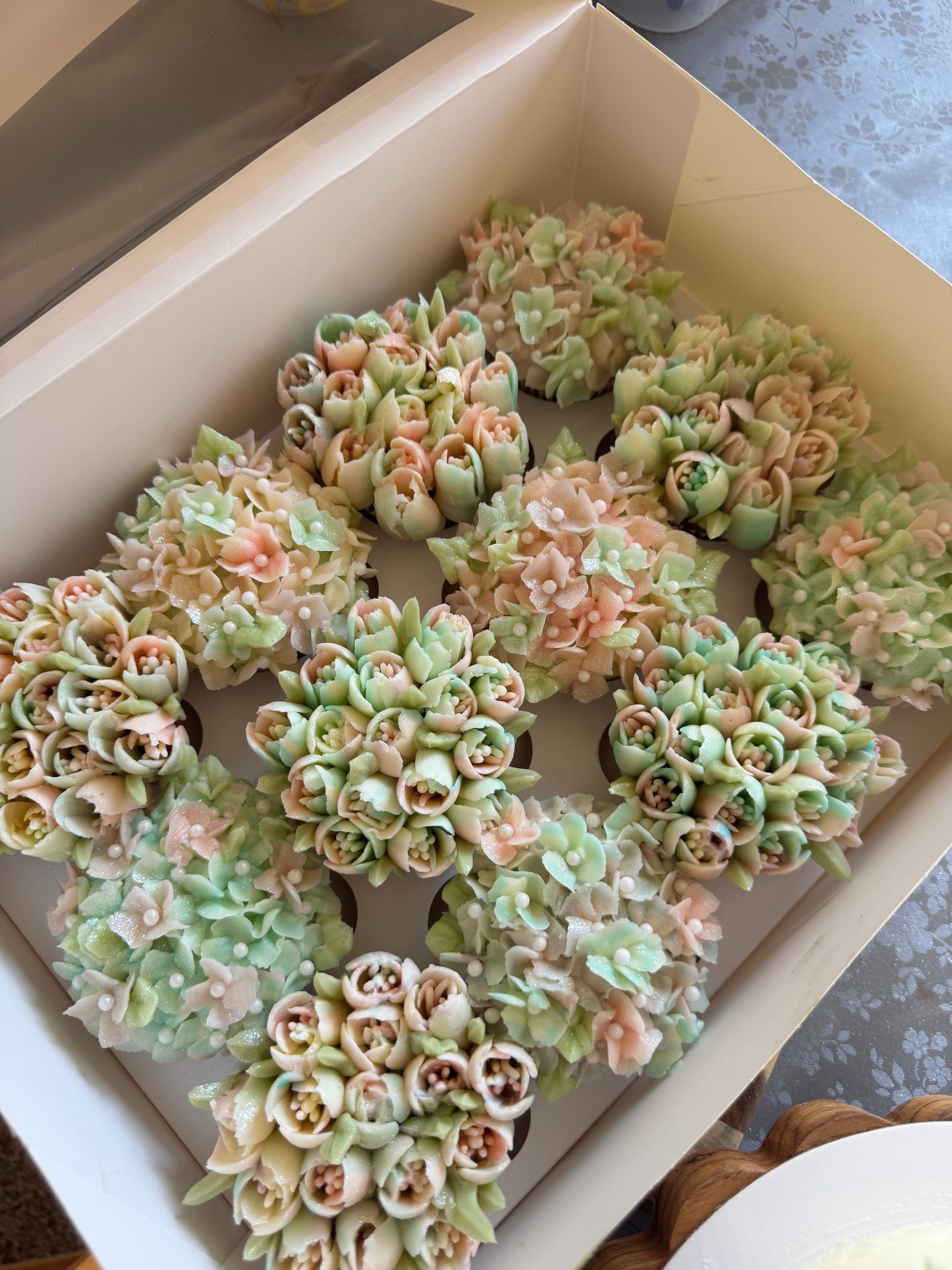 Cupcakes Florals Box of 12