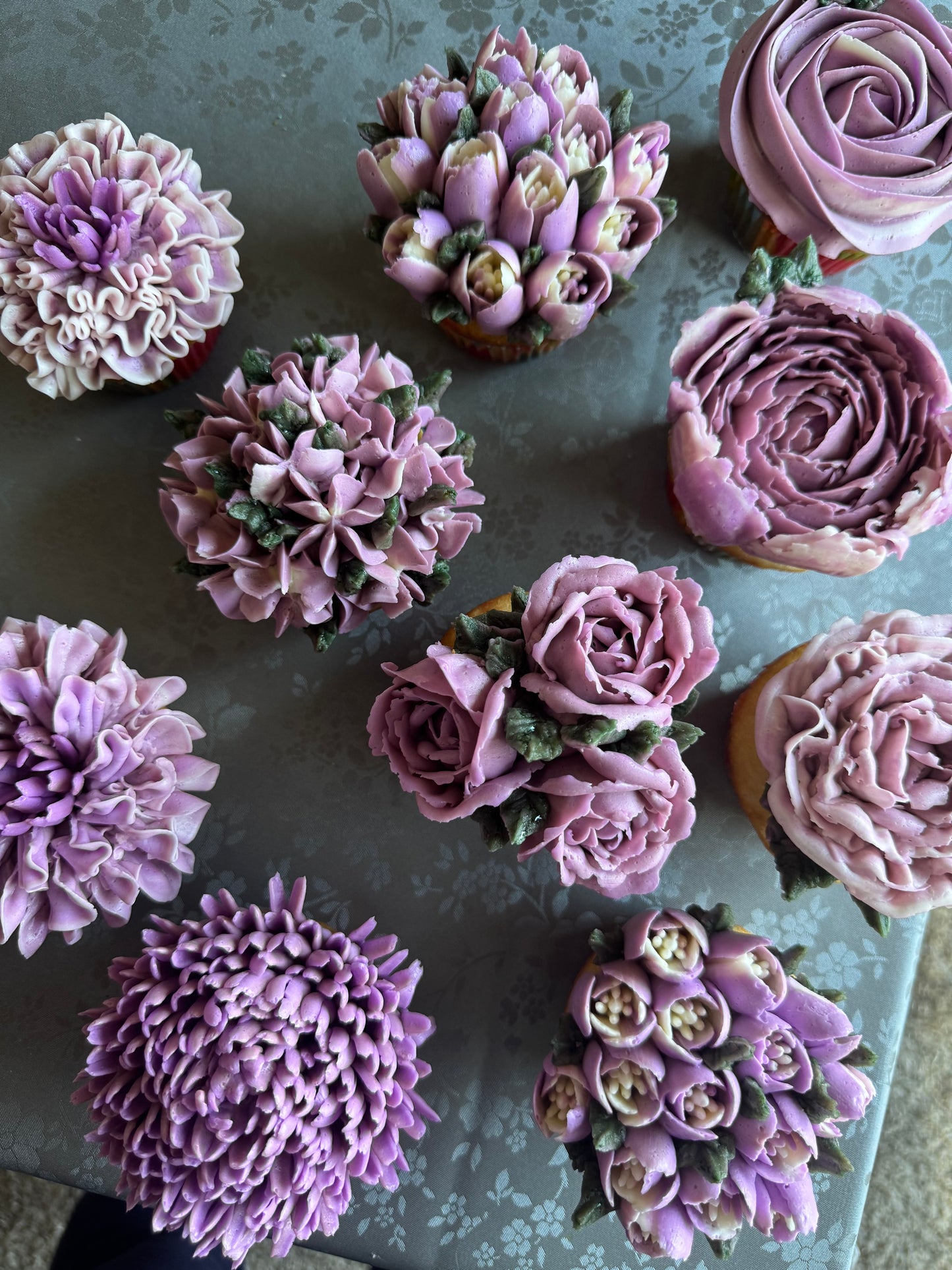 Box of 6 floral cupcakes mixed